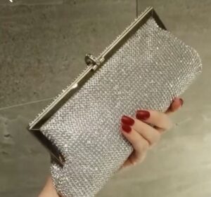 Cartera con brillos